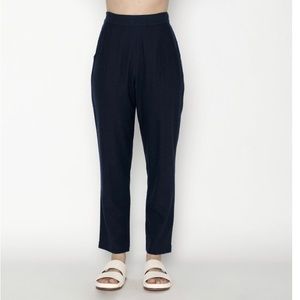 7115 By Szeki Raw Silk Relaxed Tapering Trouser olive green size S